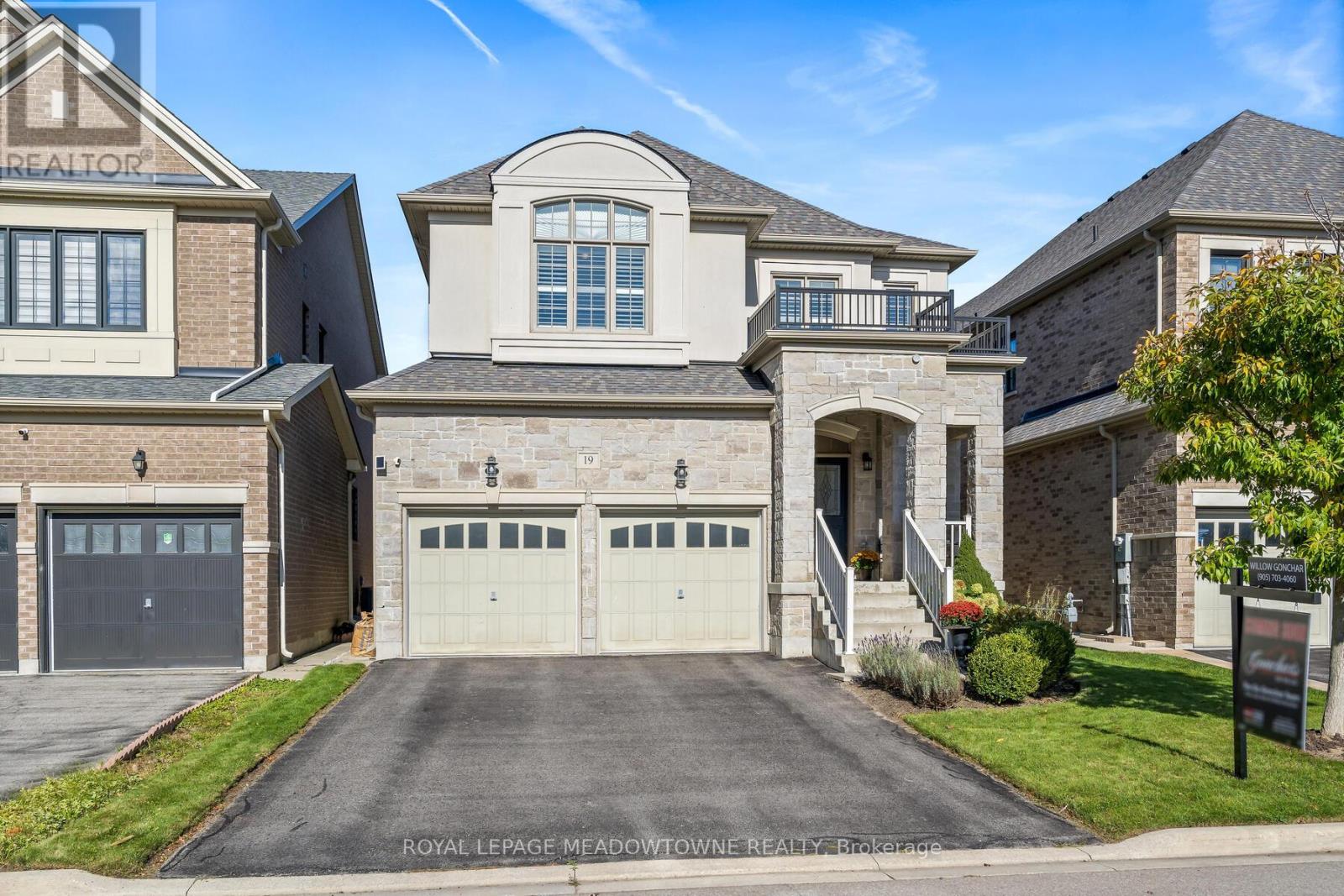 19 Mugford Crescent, Brampton, Ontario  L6Y 6A7 - Photo 1 - W9387177