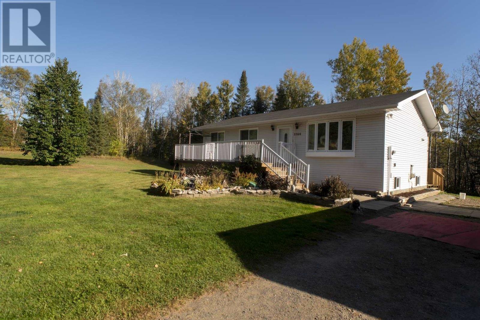 5566 Mapleward Rd, Thunder Bay, Ontario  P7G 1L5 - Photo 1 - TB243153