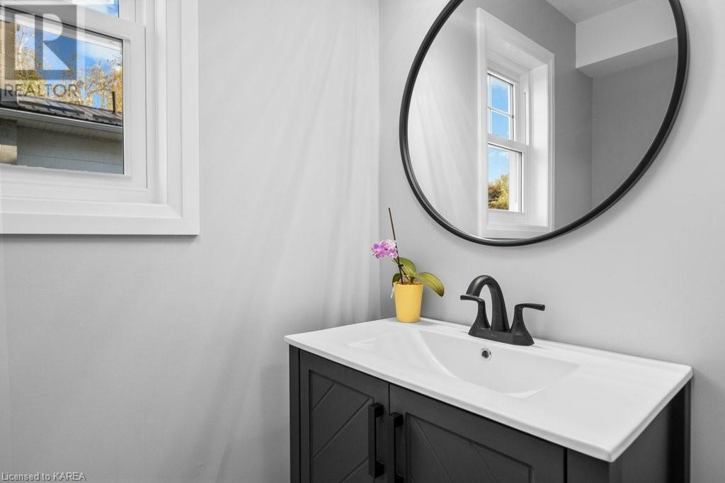 100 Palace Road, Napanee, Ontario  K7R 3B3 - Photo 6 - 40660057