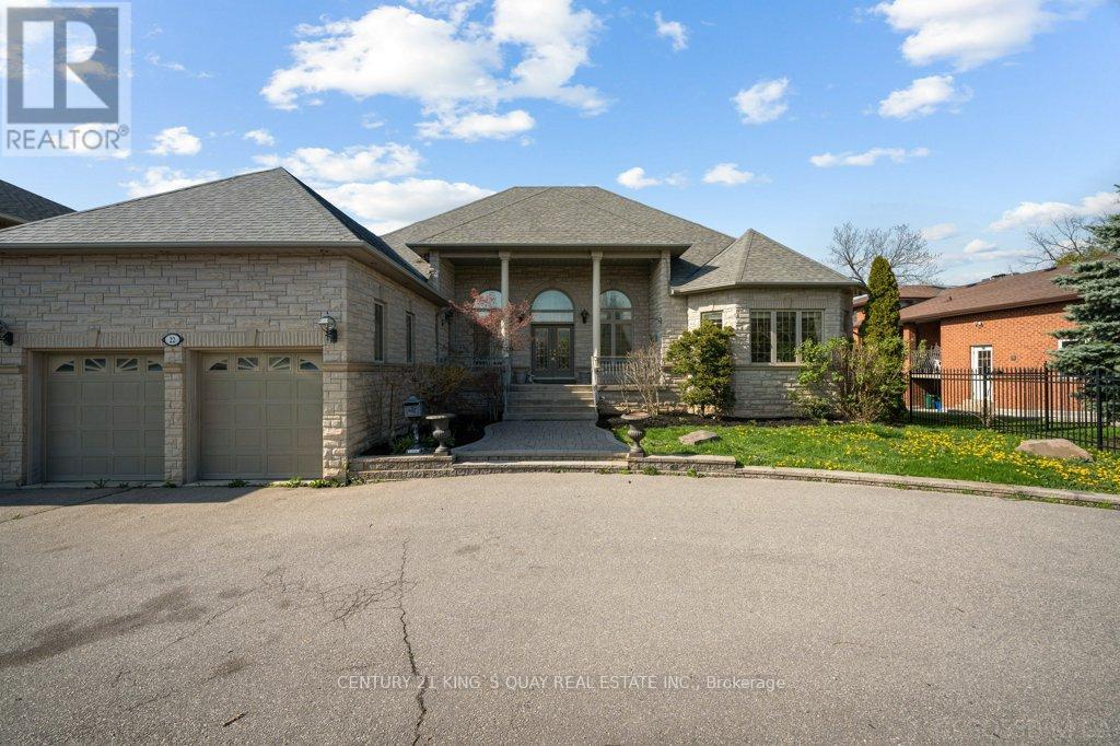 22 Garden Avenue, Richmond Hill, Ontario  L4C 6L9 - Photo 3 - N9387405