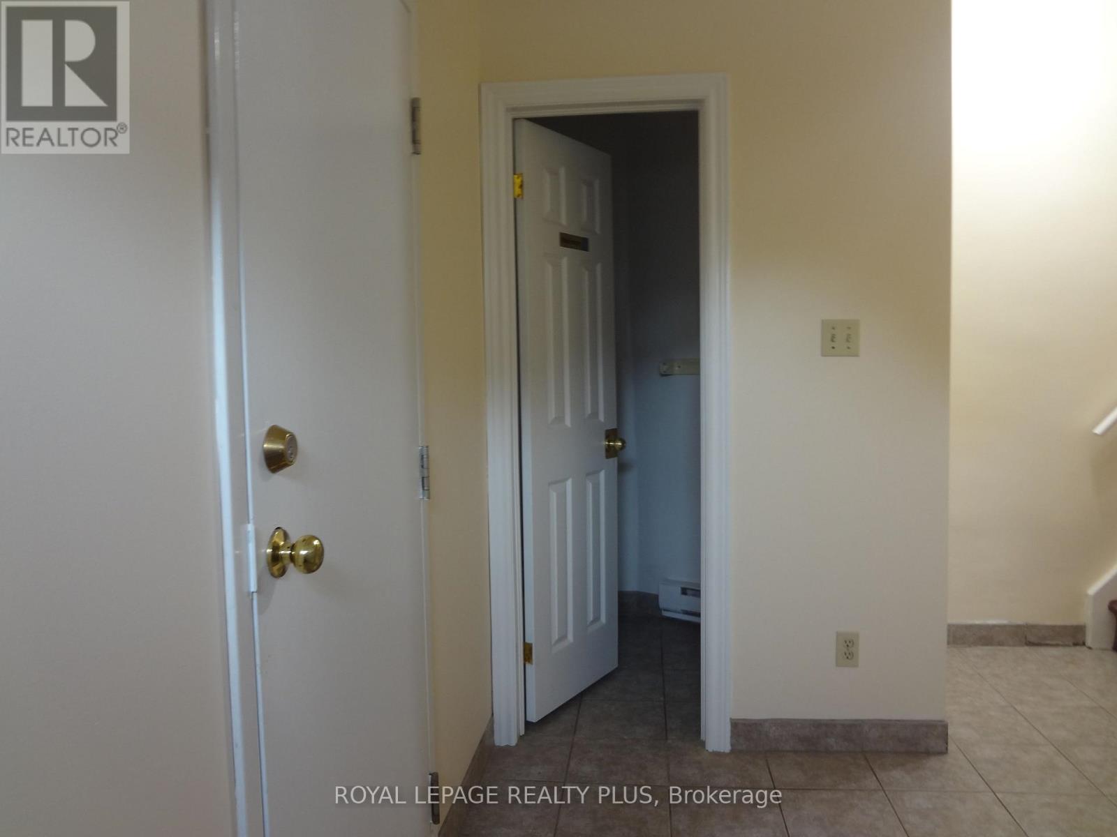 743 Lakeshore Road E, Mississauga, Ontario  L5E 1C6 - Photo 6 - W9371912