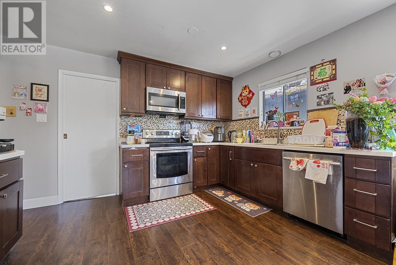 Listing Picture 3 of 37 : 4818 KNIGHT STREET, Vancouver / 溫哥華 - 魯藝地產 Yvonne Lu Group - MLS Medallion Club Member