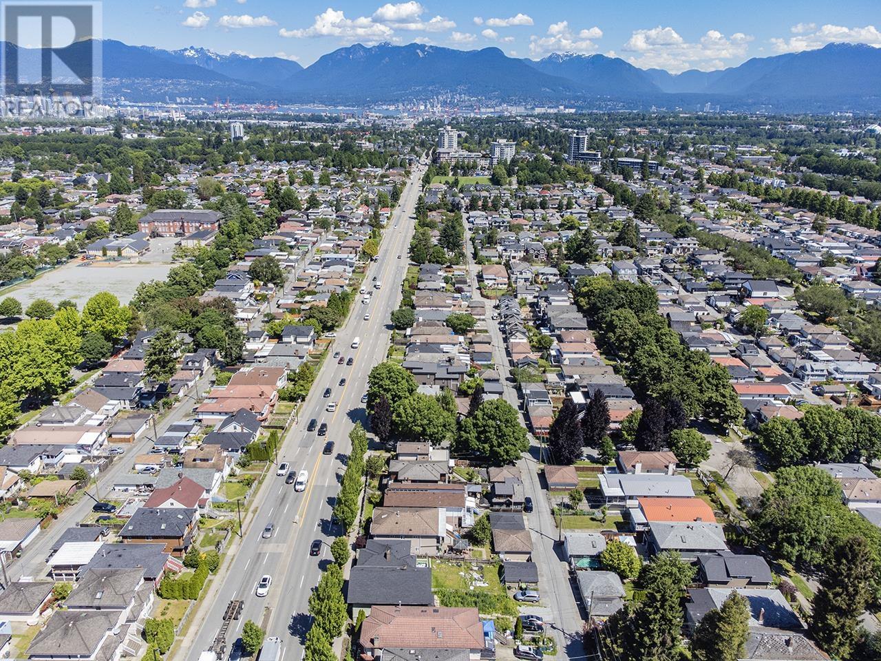 Listing Picture 6 of 37 : 4818 KNIGHT STREET, Vancouver / 溫哥華 - 魯藝地產 Yvonne Lu Group - MLS Medallion Club Member