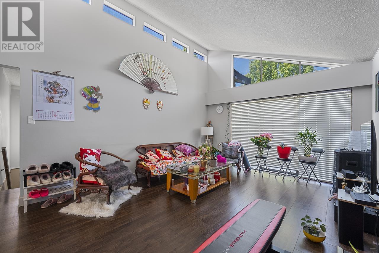 Listing Picture 2 of 37 : 4818 KNIGHT STREET, Vancouver / 溫哥華 - 魯藝地產 Yvonne Lu Group - MLS Medallion Club Member