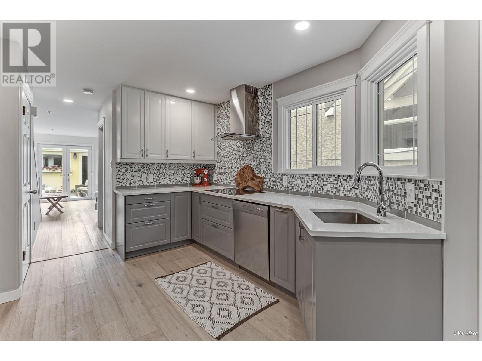 Listing Picture 10 of 36 : 2057 E 5TH AVENUE, Vancouver / 溫哥華 - 魯藝地產 Yvonne Lu Group - MLS Medallion Club Member