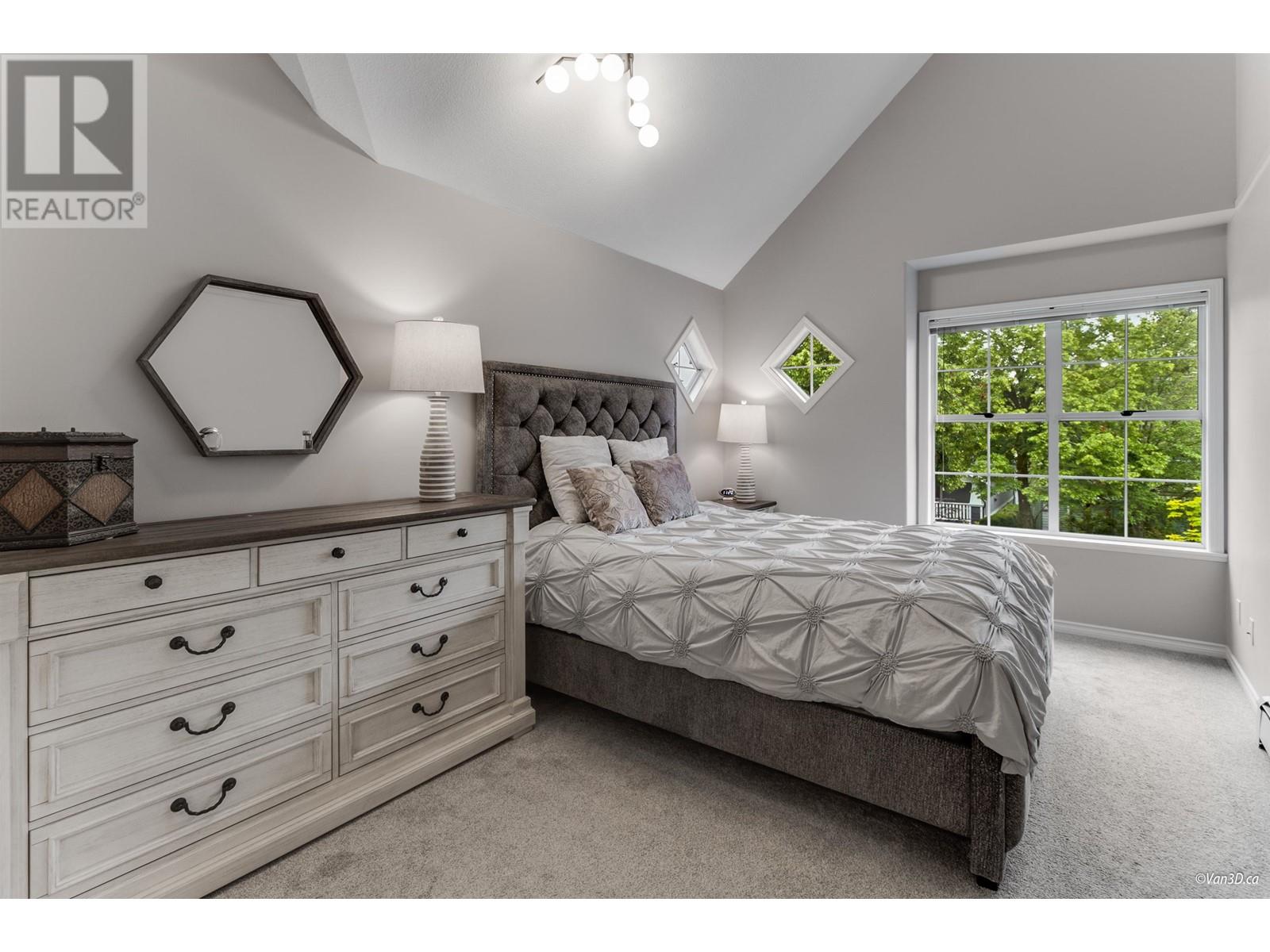 Listing Picture 17 of 36 : 2057 E 5TH AVENUE, Vancouver / 溫哥華 - 魯藝地產 Yvonne Lu Group - MLS Medallion Club Member