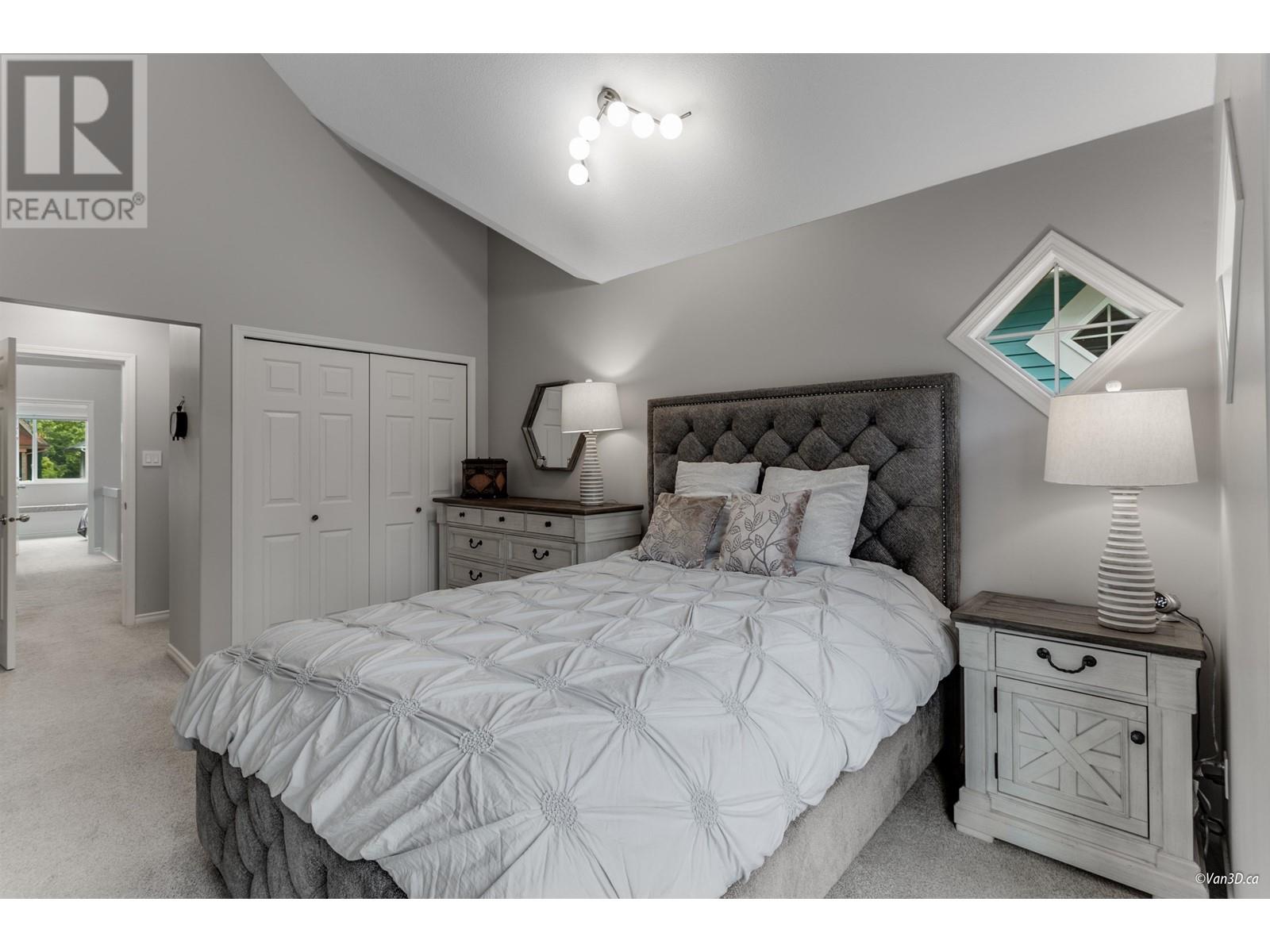 Listing Picture 18 of 36 : 2057 E 5TH AVENUE, Vancouver / 溫哥華 - 魯藝地產 Yvonne Lu Group - MLS Medallion Club Member