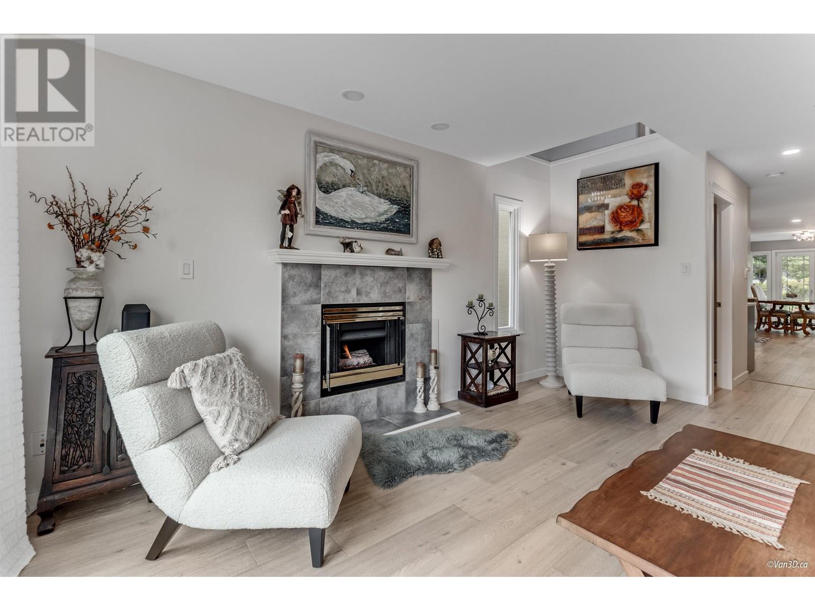 Listing Picture 2 of 36 : 2057 E 5TH AVENUE, Vancouver / 溫哥華 - 魯藝地產 Yvonne Lu Group - MLS Medallion Club Member