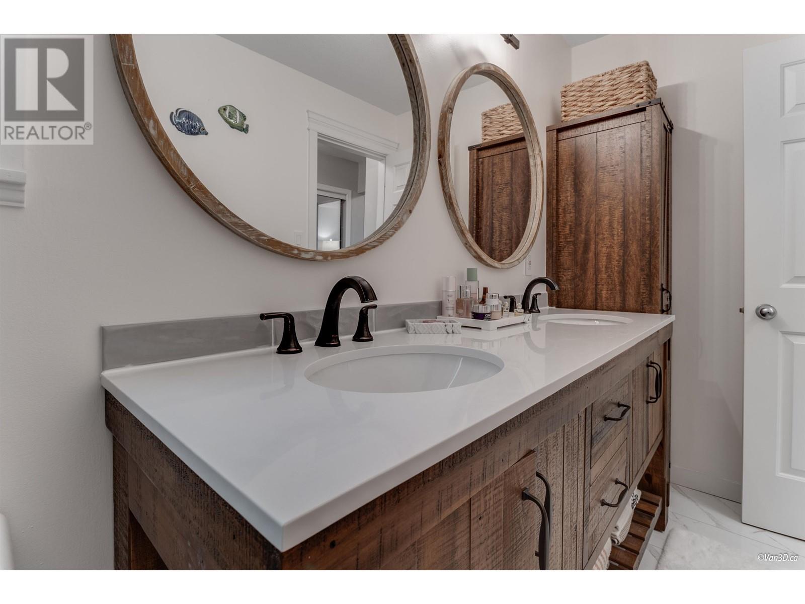 Listing Picture 22 of 36 : 2057 E 5TH AVENUE, Vancouver / 溫哥華 - 魯藝地產 Yvonne Lu Group - MLS Medallion Club Member