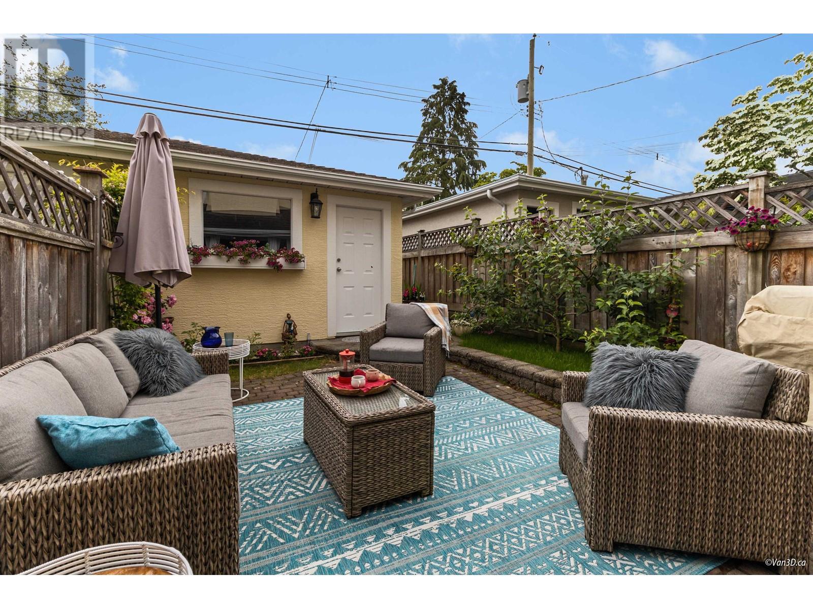 Listing Picture 31 of 36 : 2057 E 5TH AVENUE, Vancouver / 溫哥華 - 魯藝地產 Yvonne Lu Group - MLS Medallion Club Member