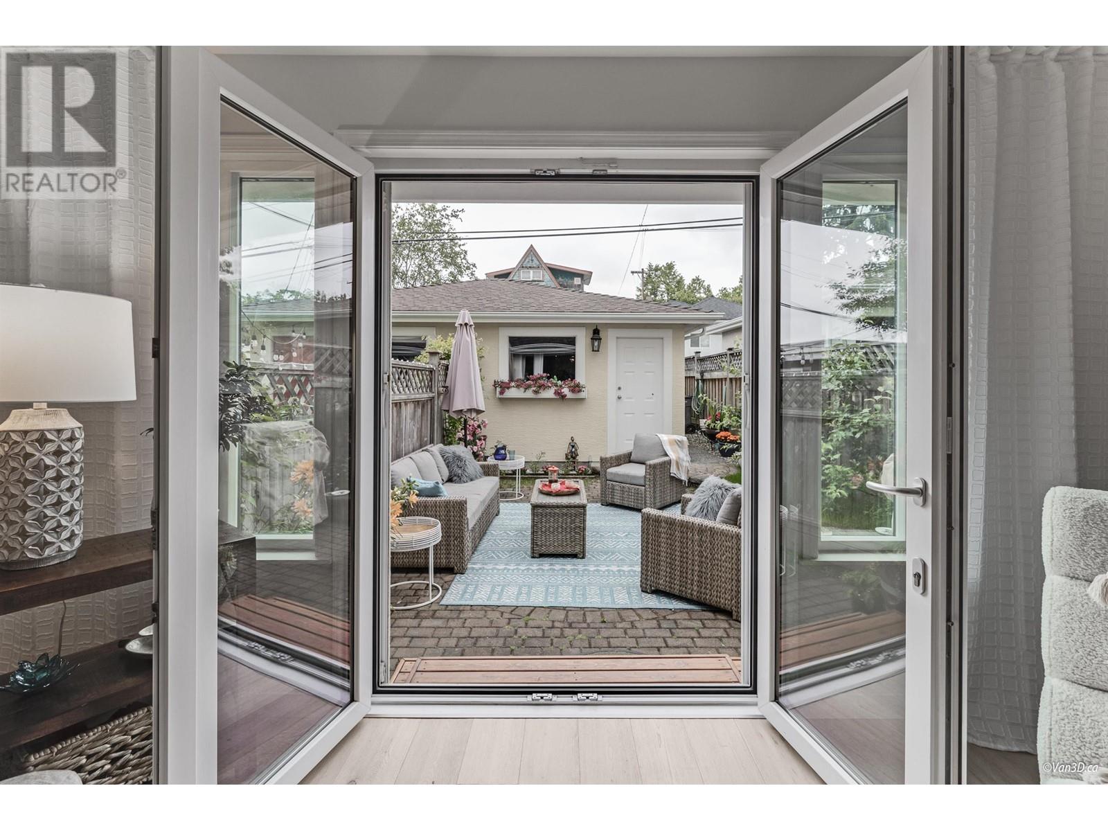 Listing Picture 7 of 36 : 2057 E 5TH AVENUE, Vancouver / 溫哥華 - 魯藝地產 Yvonne Lu Group - MLS Medallion Club Member