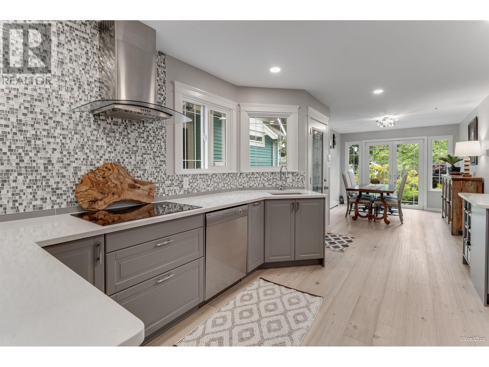 Listing Picture 8 of 36 : 2057 E 5TH AVENUE, Vancouver / 溫哥華 - 魯藝地產 Yvonne Lu Group - MLS Medallion Club Member