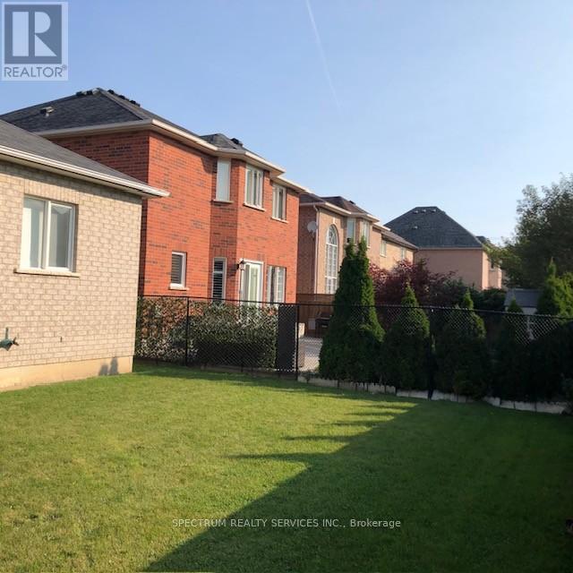 31 Coalbrook Court, Vaughan, Ontario  L4L 9B7 - Photo 3 - N9387602