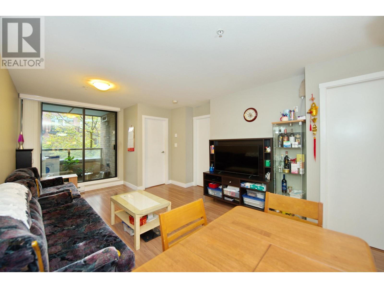 Listing Picture 3 of 25 : 222 2150 E HASTINGS STREET, Vancouver / 溫哥華 - 魯藝地產 Yvonne Lu Group - MLS Medallion Club Member