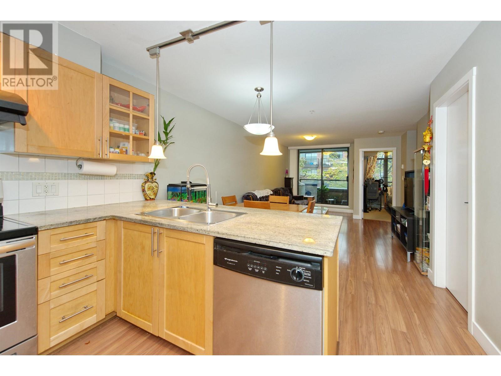 Listing Picture 10 of 25 : 222 2150 E HASTINGS STREET, Vancouver / 溫哥華 - 魯藝地產 Yvonne Lu Group - MLS Medallion Club Member