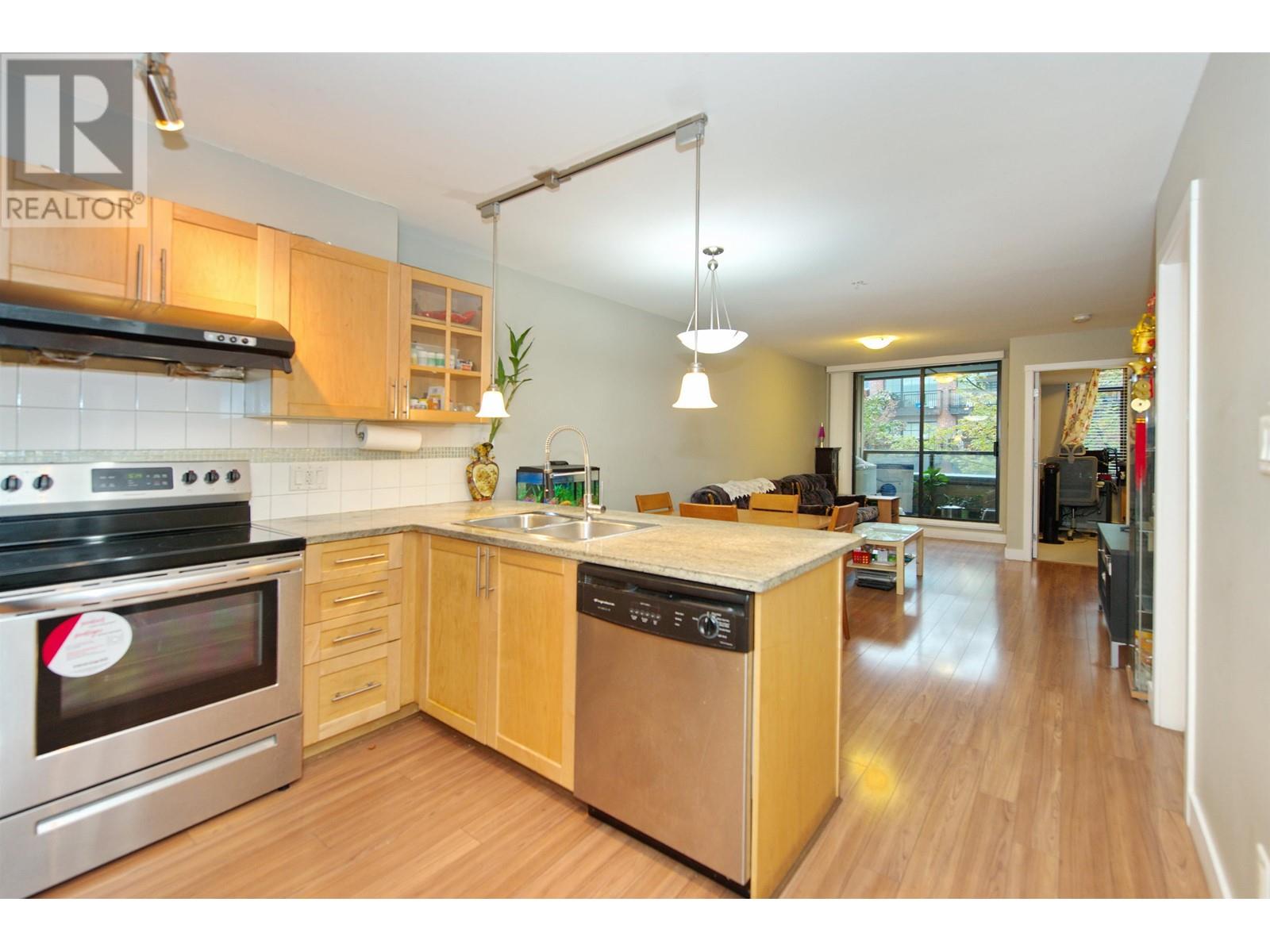 Listing Picture 12 of 25 : 222 2150 E HASTINGS STREET, Vancouver / 溫哥華 - 魯藝地產 Yvonne Lu Group - MLS Medallion Club Member