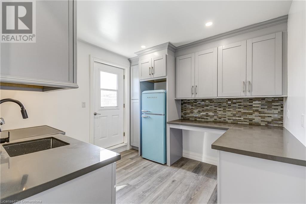 18 FAIRHOLT Road N, hamilton, Ontario