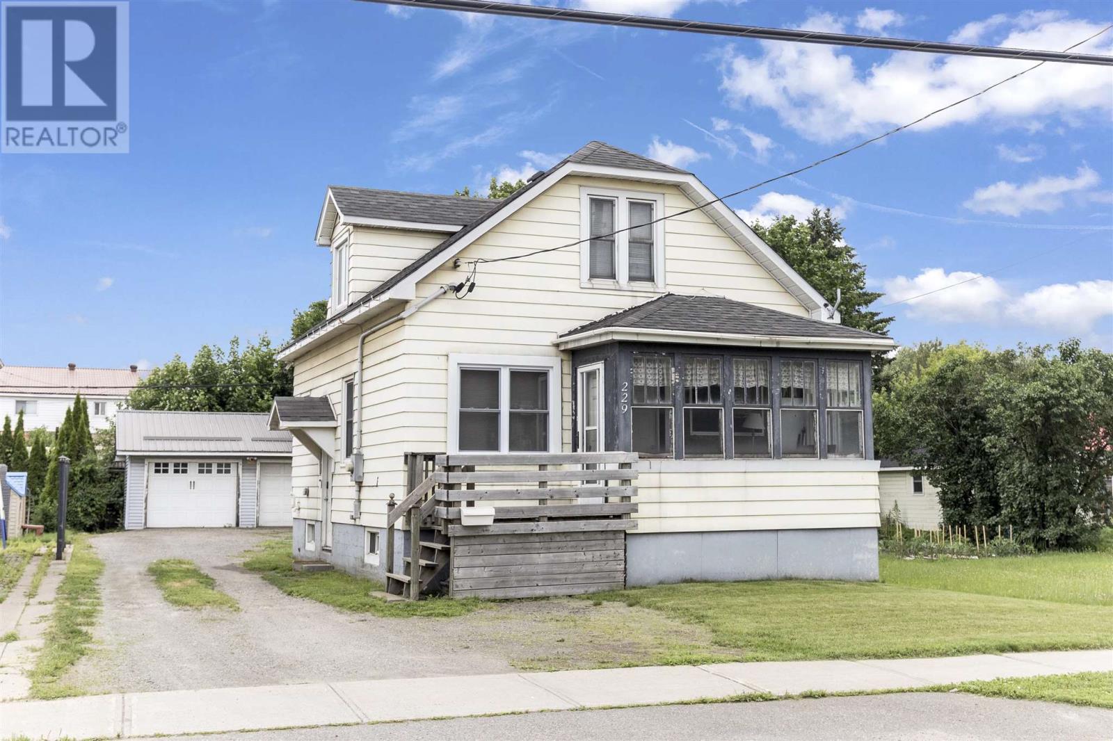 229 Goulais Ave, Sault Ste. Marie, Ontario  P6C 4Z7 - Photo 1 - SM242671