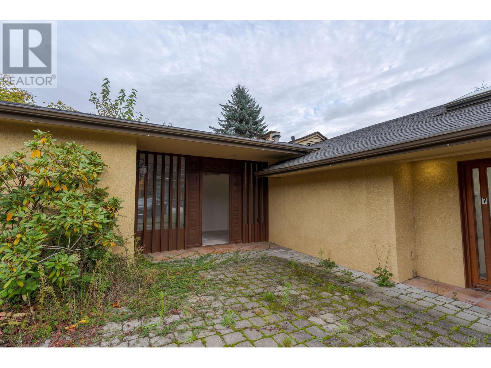 721 SOUTHBOROUGH DRIVE, west vancouver, British Columbia V7S1M9