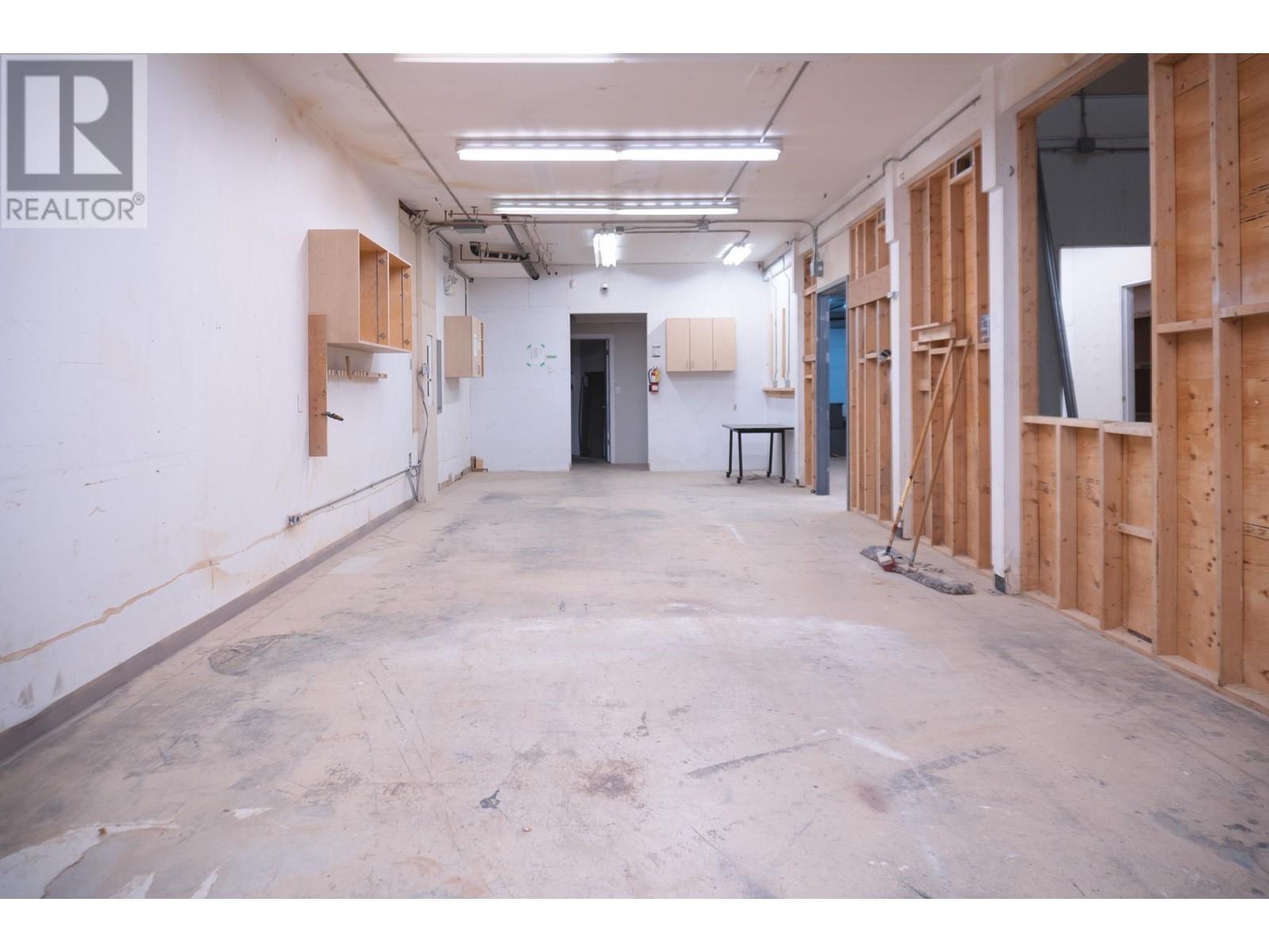 Listing Picture 3 of 14 : 105 2544 DOUGLAS ROAD, Burnaby / 本拿比 - 魯藝地產 Yvonne Lu Group - MLS Medallion Club Member