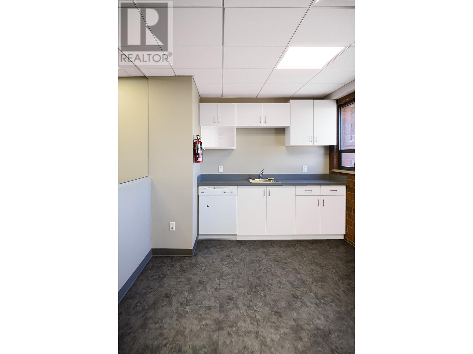 Listing Picture 6 of 14 : 105 2544 DOUGLAS ROAD, Burnaby / 本拿比 - 魯藝地產 Yvonne Lu Group - MLS Medallion Club Member