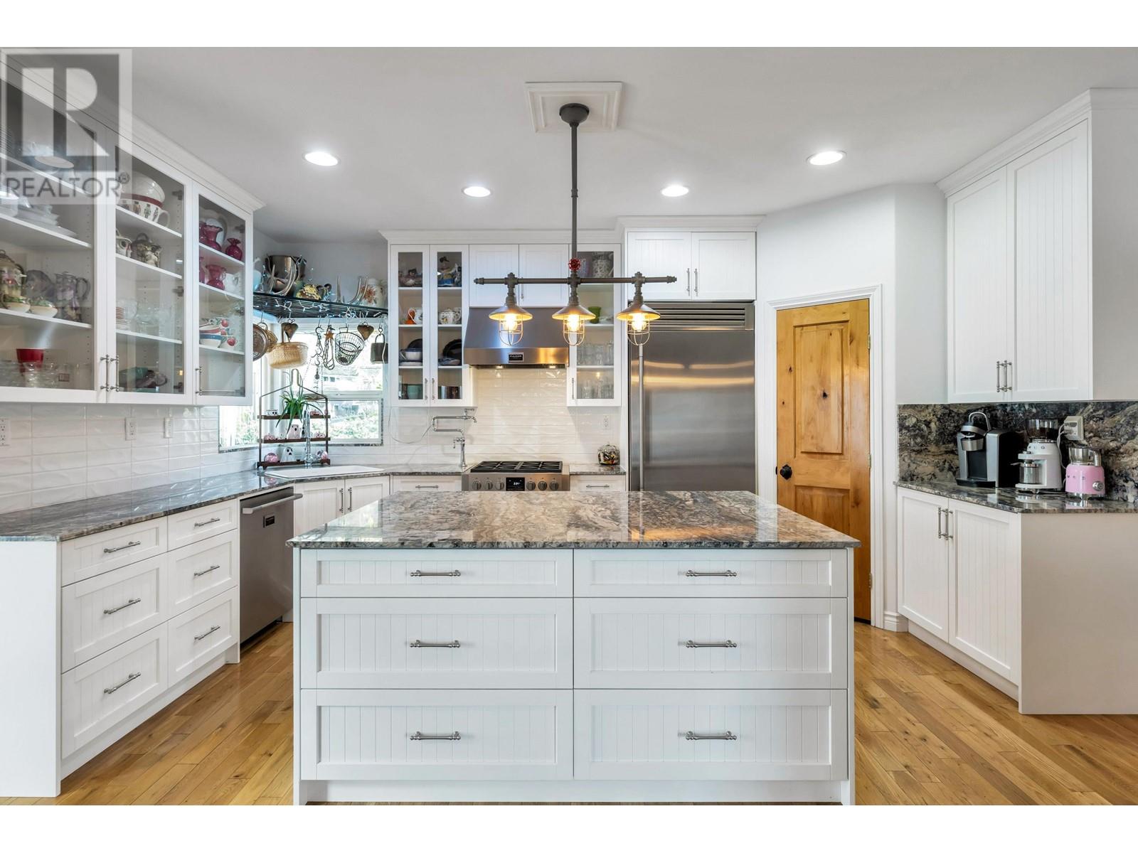 2233 Kaptey Avenue, Coquitlam, British Columbia  V3K 6C7 - Photo 4 - R2930863