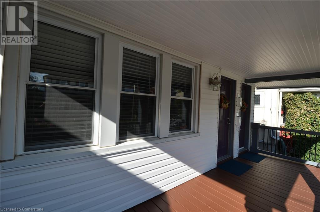 17 Lowell Avenue, St. Catharines, Ontario L2R 2C9 - Photo 2 - 40660018