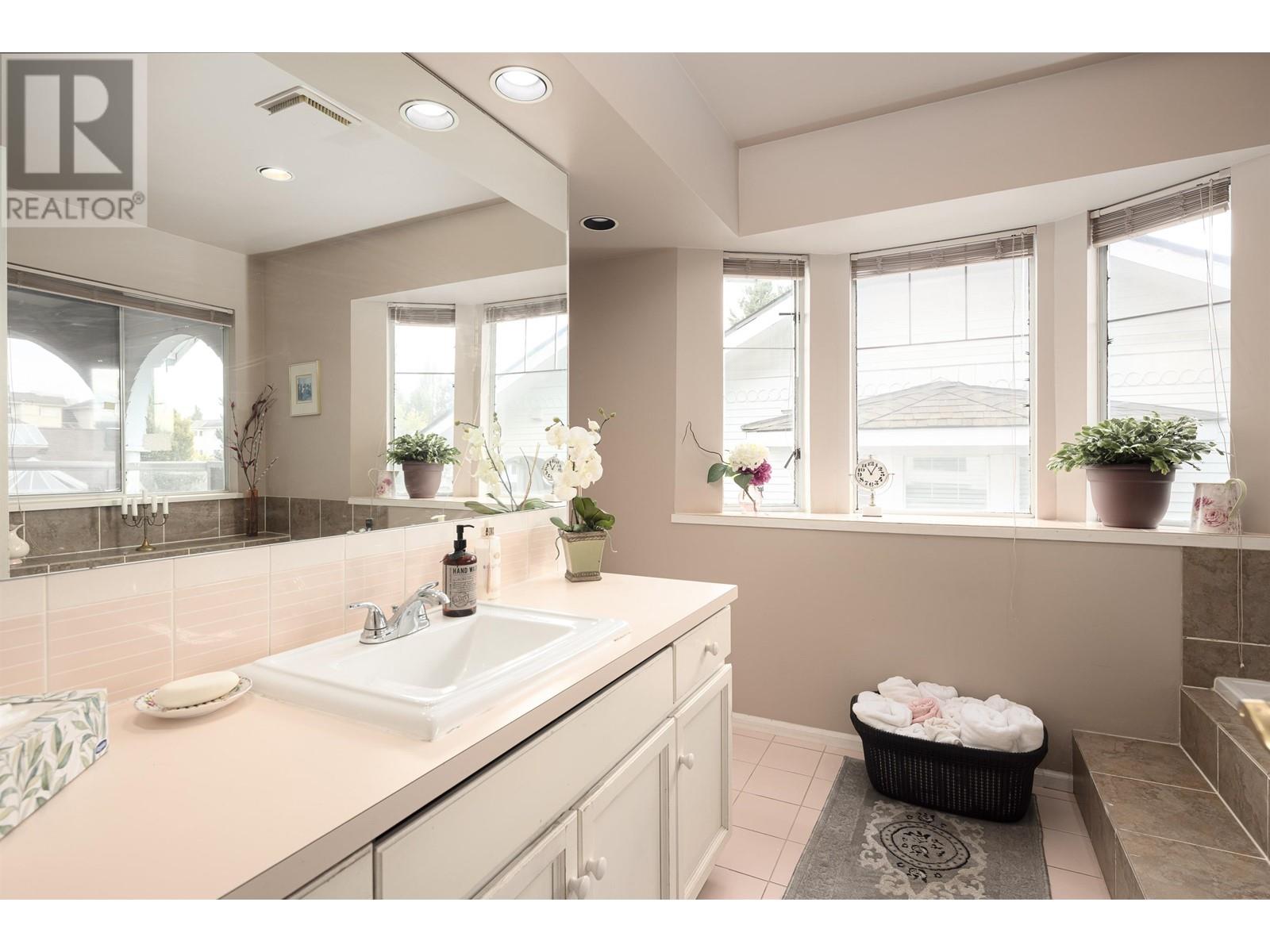 Listing Picture 24 of 37 : 7603 WHITESPRAY DRIVE, Vancouver / 溫哥華 - 魯藝地產 Yvonne Lu Group - MLS Medallion Club Member