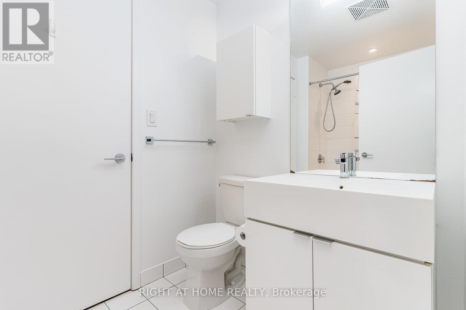 3703 - 21 Iceboat Terrace, Toronto, Ontario  M5V 4A9 - Photo 10 - C9388738