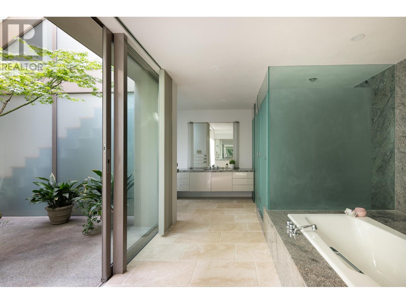 2724 Panorama Drive, North Vancouver, British Columbia  V7G 1V6 - Photo 8 - R2931799