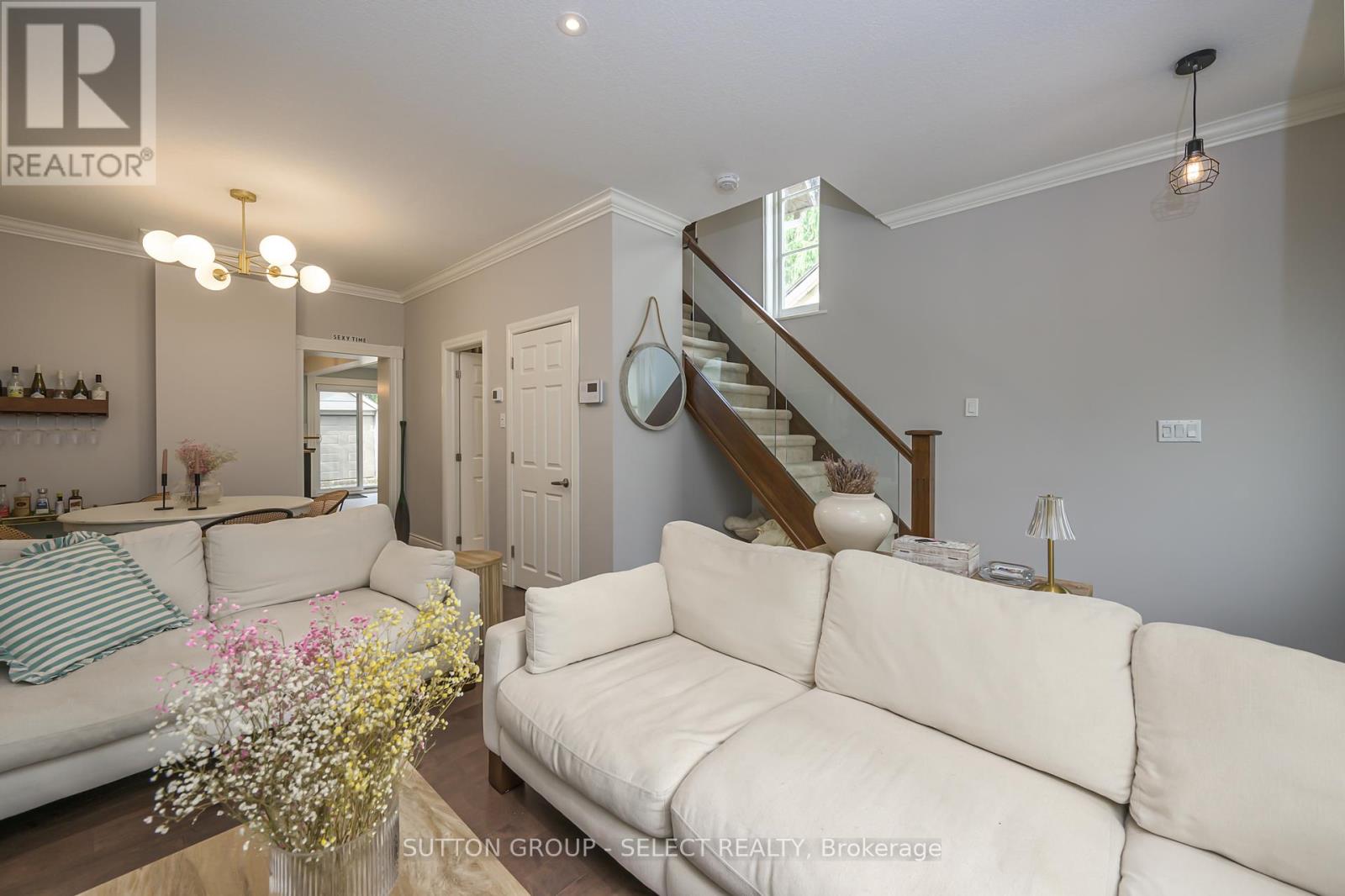 Photo 9 of 39 for 943 Colborne Street