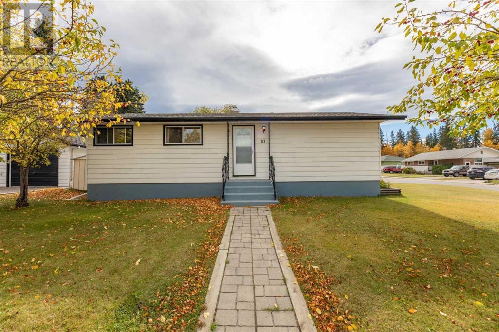 117 Dorin Drive, Hinton, Alberta  T7V 1B8 - Photo 1 - A2171660