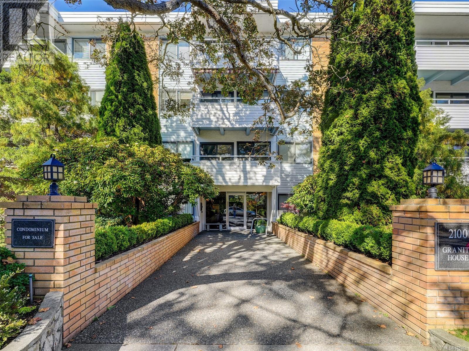 411 2100 Granite St, oak bay, British Columbia