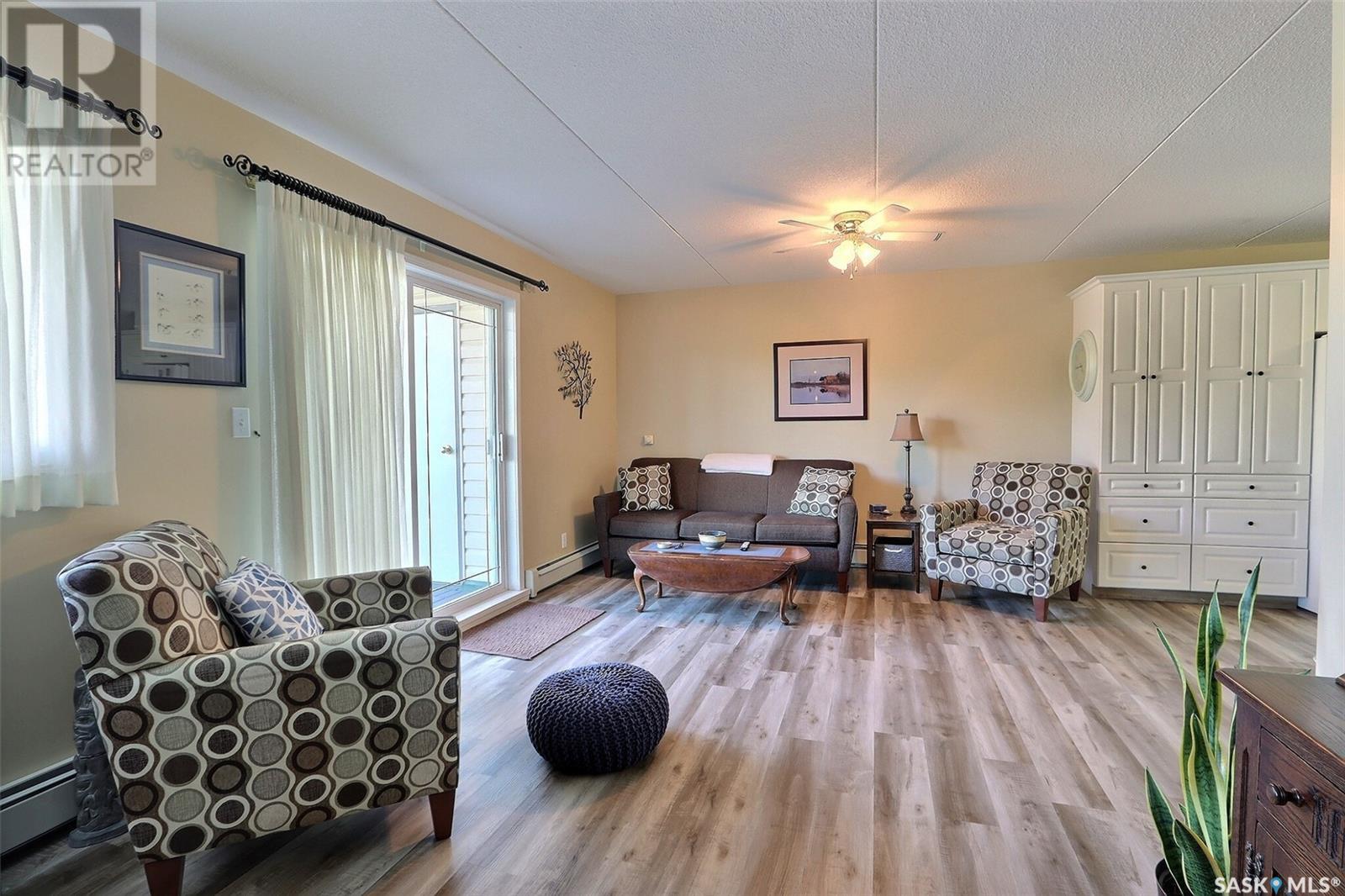 Property at 201 1 26th STREET E image 5