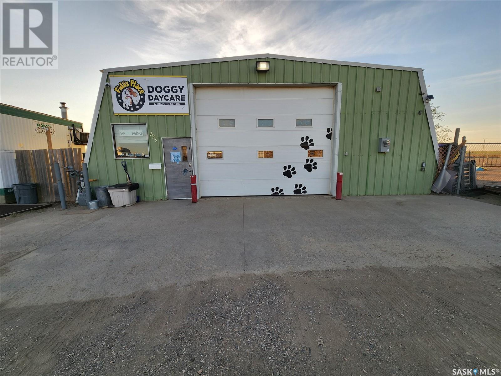 325 Queen Street, Weyburn, Saskatchewan  S4H 2L2 - Photo 1 - SK985650