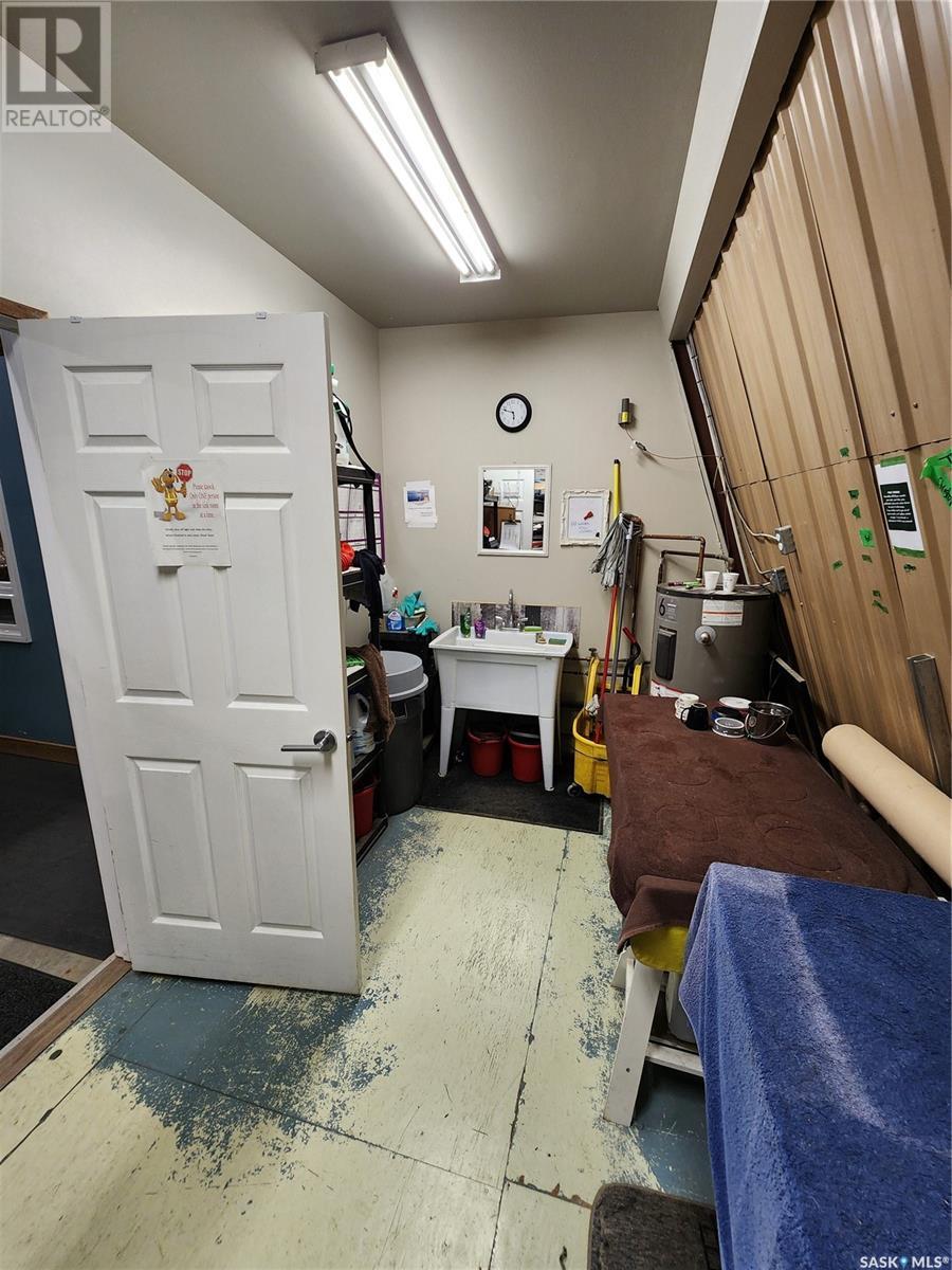 325 Queen Street, Weyburn, Saskatchewan  S4H 2L2 - Photo 23 - SK985650