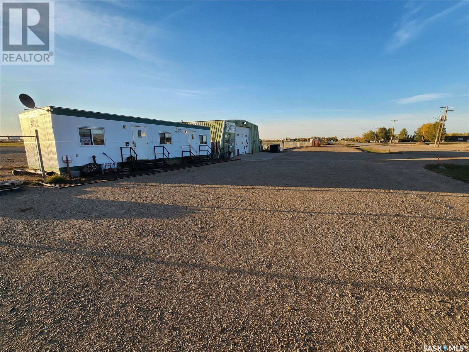325 Queen Street, Weyburn, Saskatchewan  S4H 2L2 - Photo 38 - SK985650