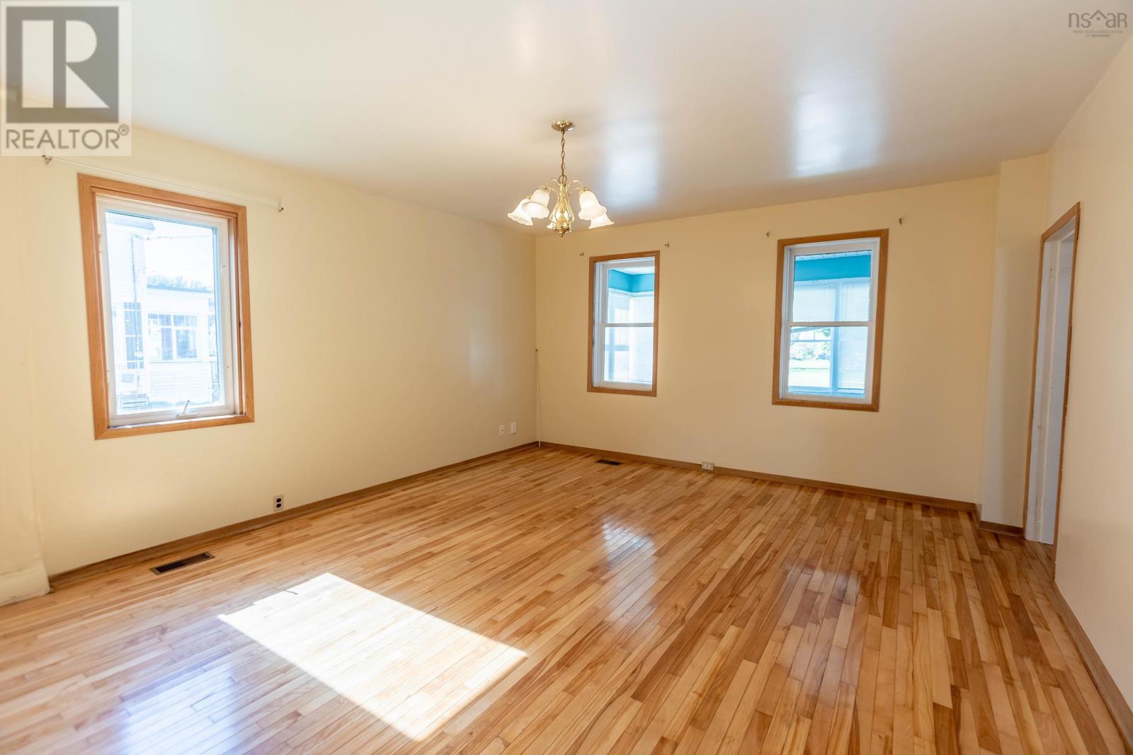 30 Victoria Street W, Amherst, Nova Scotia  B4H 1C1 - Photo 11 - 202424287