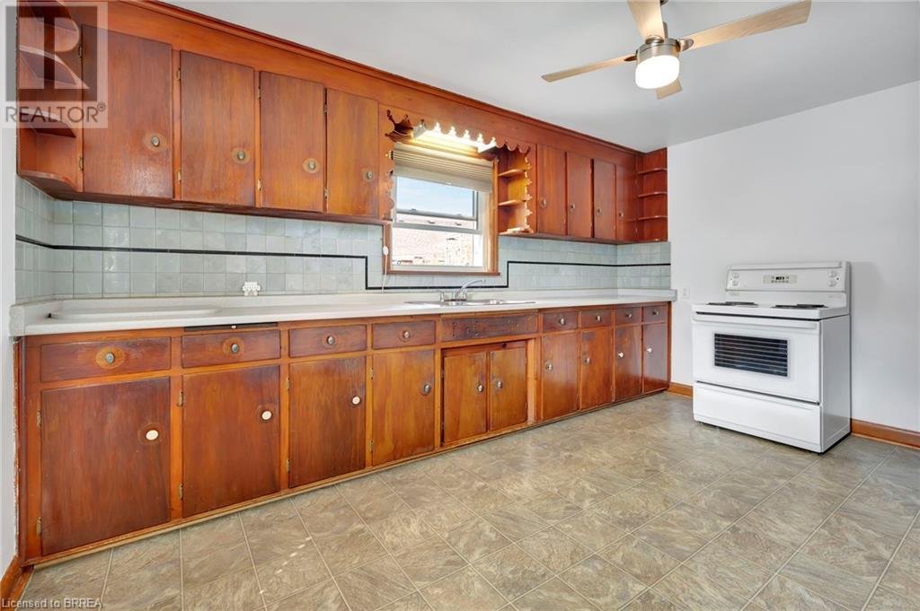 77 Tenth Avenue, Brantford, Ontario N3S 1G5 - Photo 10 - 40658183