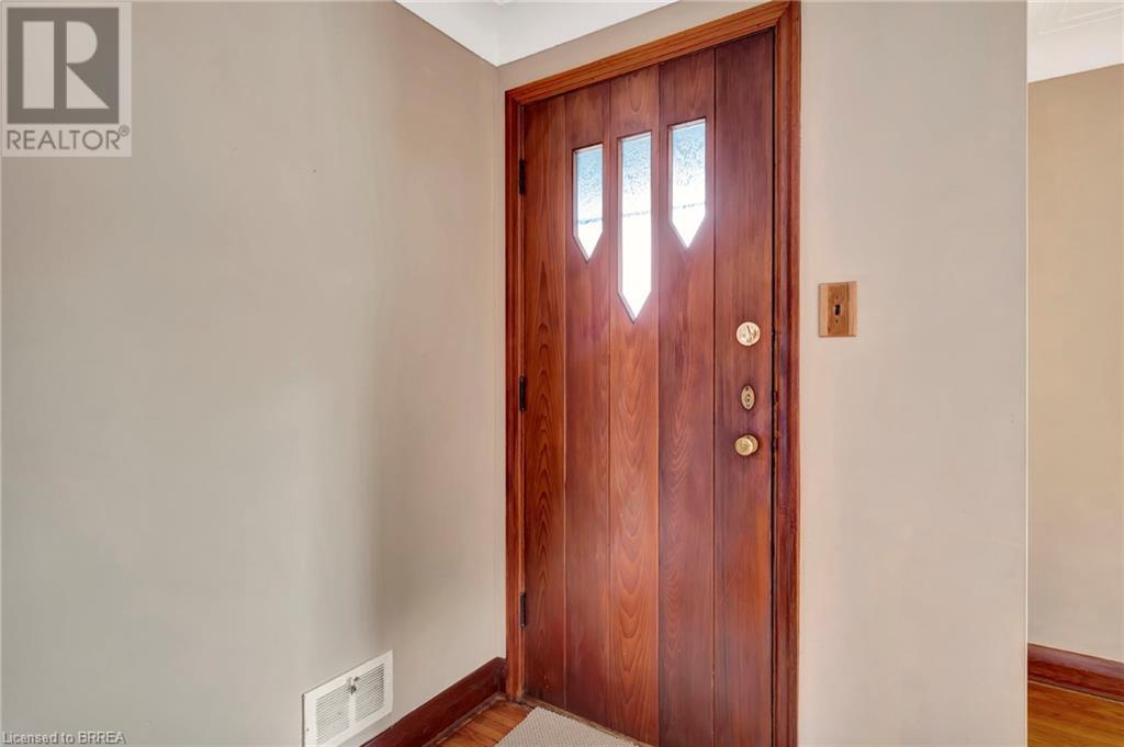 77 Tenth Avenue, Brantford, Ontario N3S 1G5 - Photo 5 - 40658183