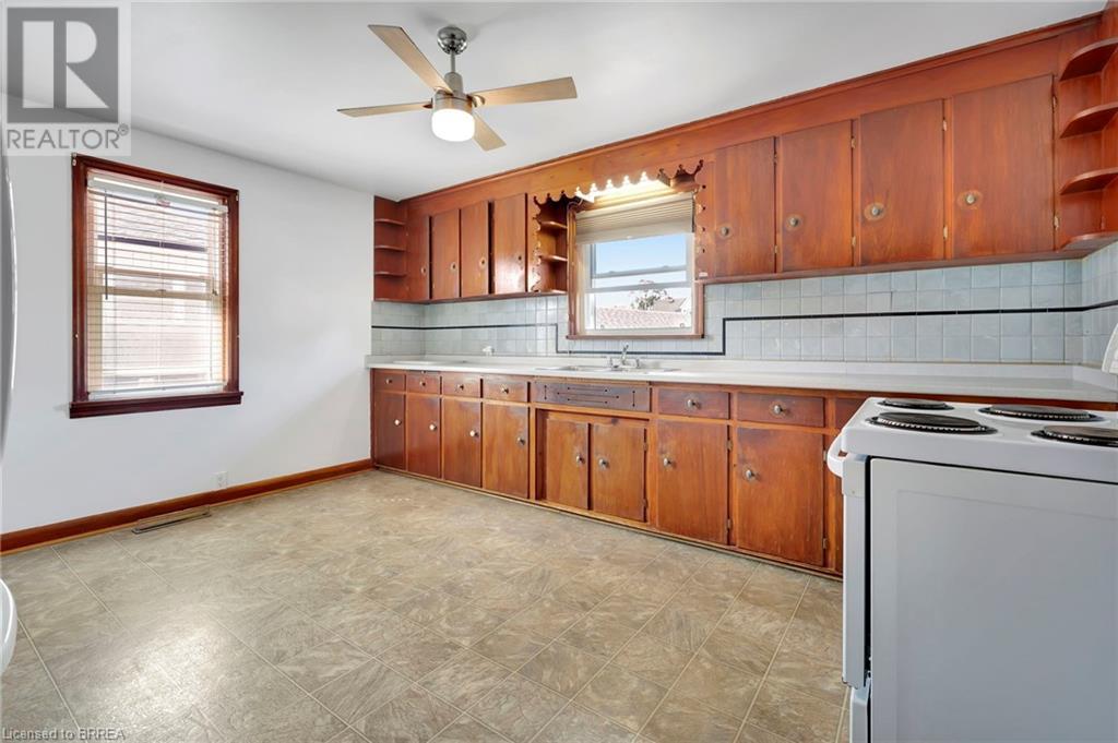 77 Tenth Avenue, Brantford, Ontario N3S 1G5 - Photo 9 - 40658183