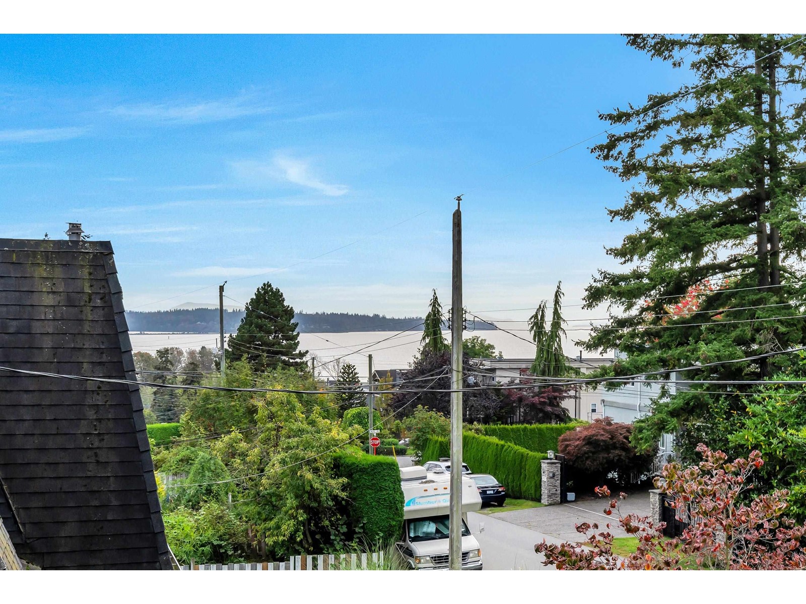 1038 Stevens Street, White Rock, British Columbia  V4B 4X7 - Photo 3 - R2934235