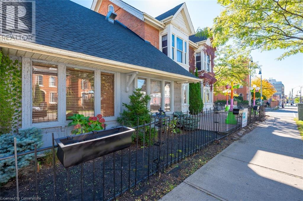 22 Academy Street, St. Catharines, Ontario L2R 4Z6 - Photo 1 - 40655579