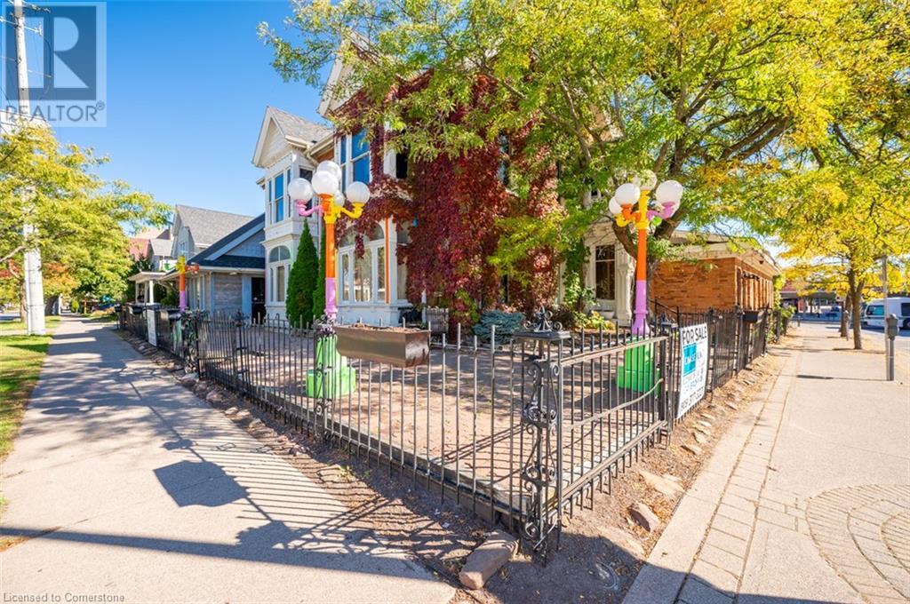 22 Academy Street, St. Catharines, Ontario L2R 4Z6 - Photo 2 - 40655579