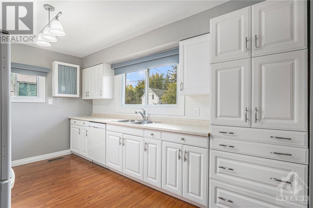35 Elgin Street N, Athens, Ontario  K0E 1B0 - Photo 10 - 1415688