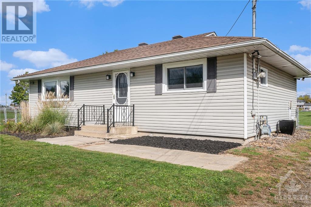 35 Elgin Street N, Athens, Ontario  K0E 1B0 - Photo 4 - 1415688