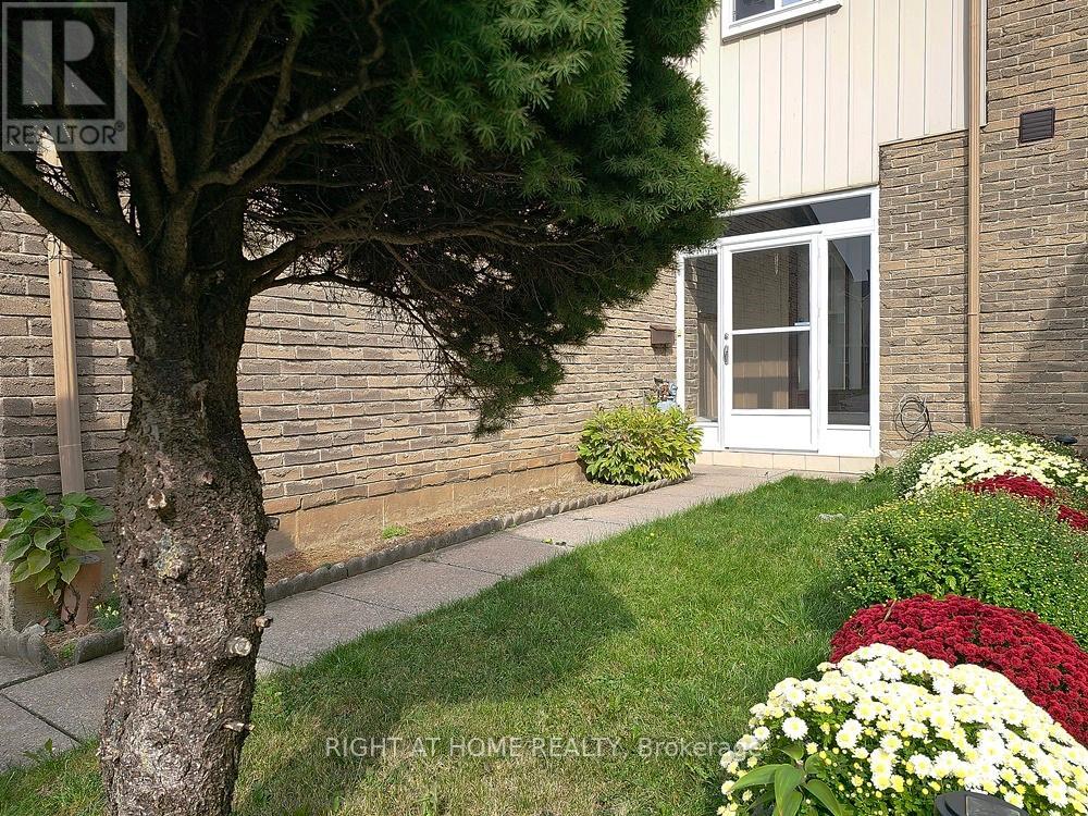 121 Valley Stream Drive, Toronto, Ontario  M1V 2A4 - Photo 2 - E9390186