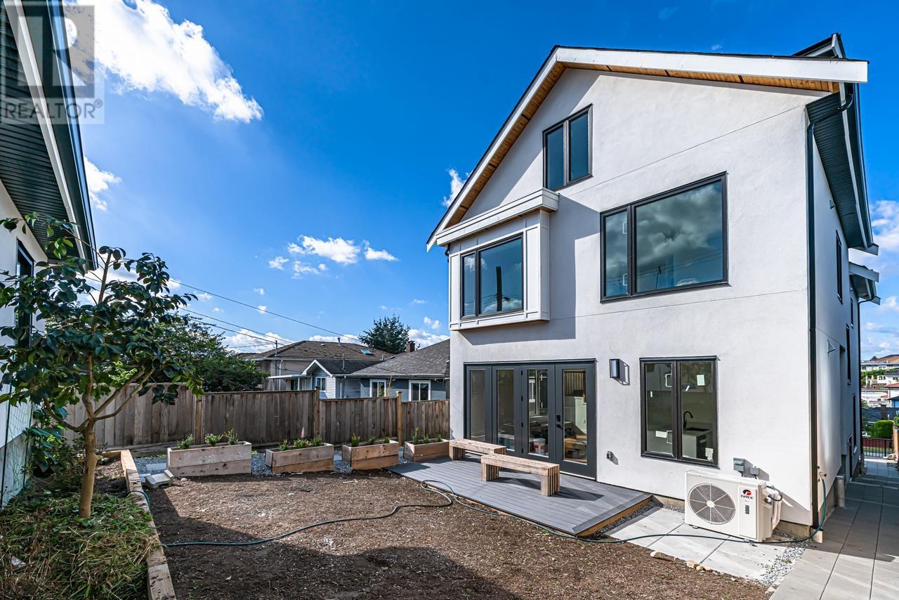 Listing Picture 3 of 40 : 1 2232 RENFREW STREET, Vancouver / 溫哥華 - 魯藝地產 Yvonne Lu Group - MLS Medallion Club Member