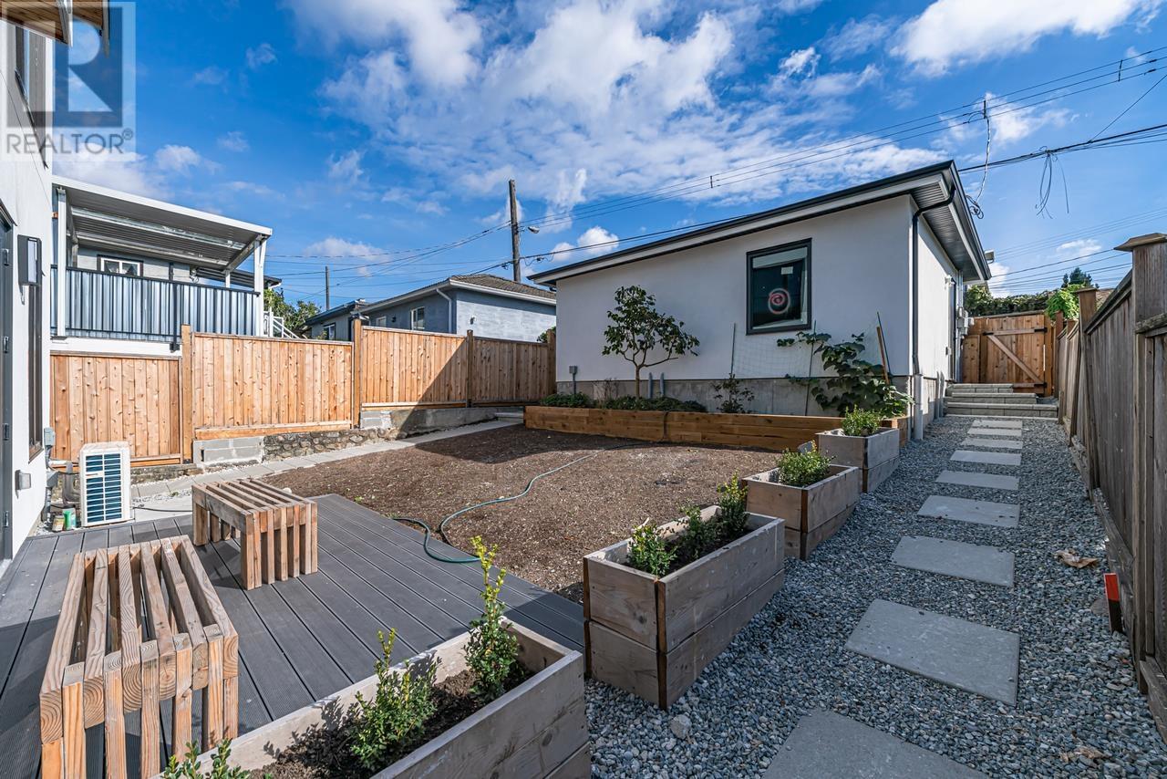 Listing Picture 2 of 40 : 2 2232 RENFREW STREET, Vancouver / 溫哥華 - 魯藝地產 Yvonne Lu Group - MLS Medallion Club Member