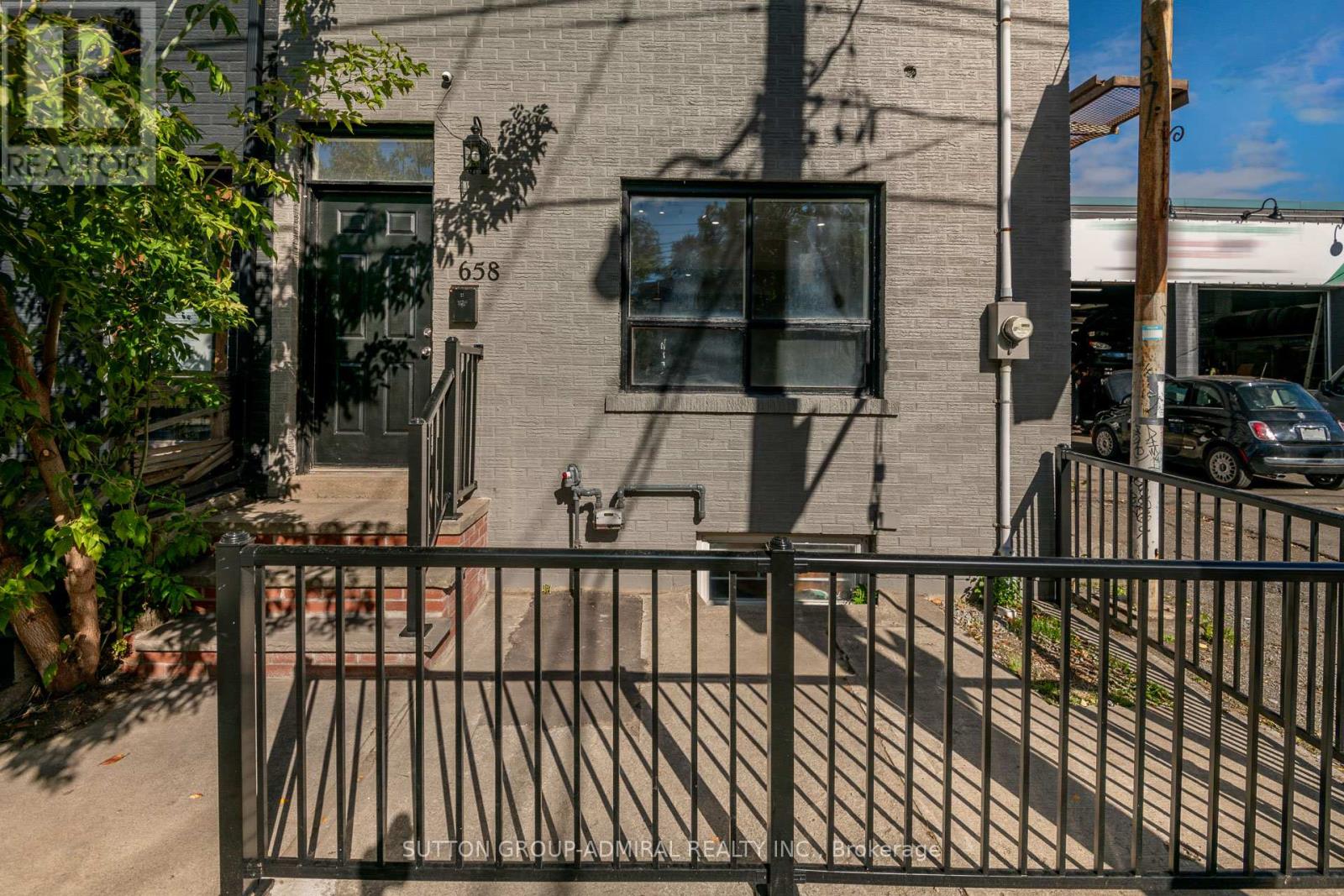 658 Dundas Street W, Toronto, Ontario  M5T 1H9 - Photo 3 - C9383305